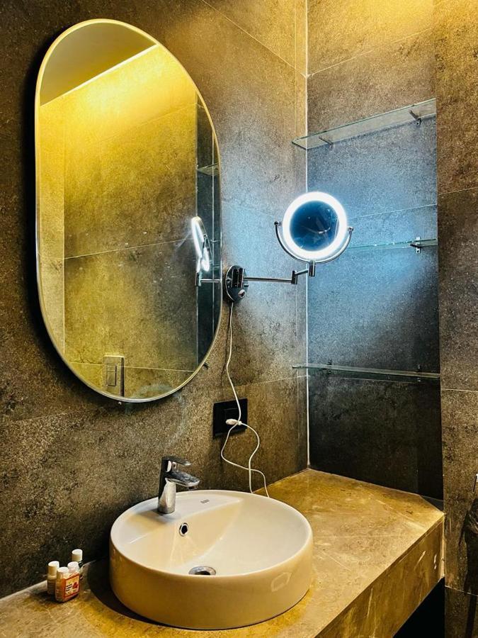 Luxe Apartment By Hey Studio'S Ghaziabád Exteriér fotografie