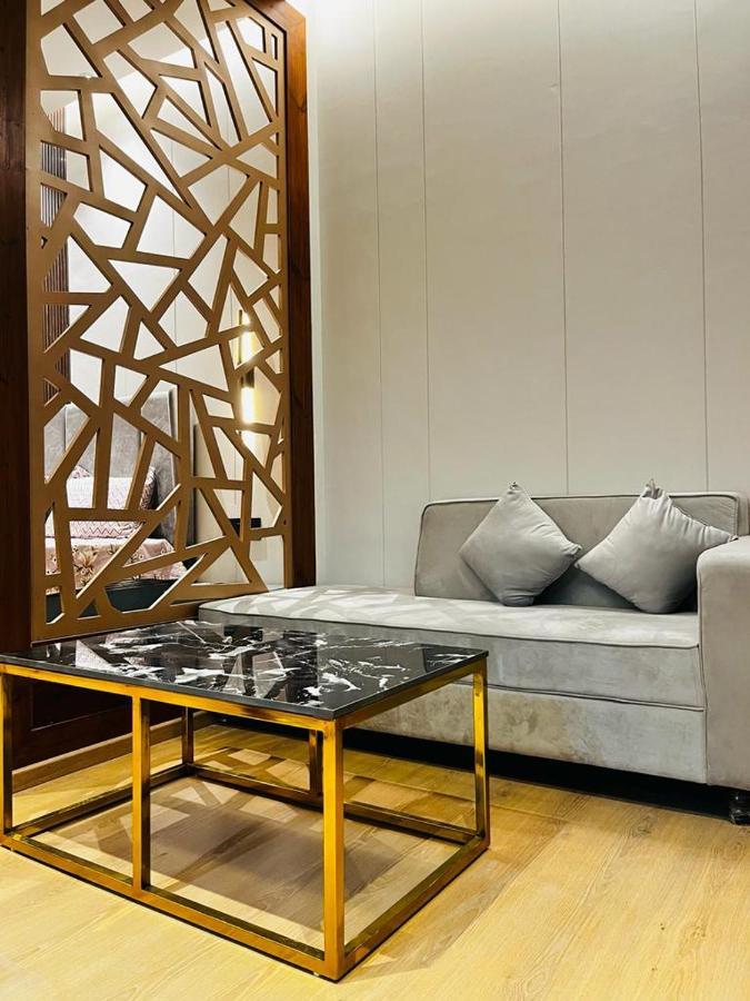 Luxe Apartment By Hey Studio'S Ghaziabád Exteriér fotografie